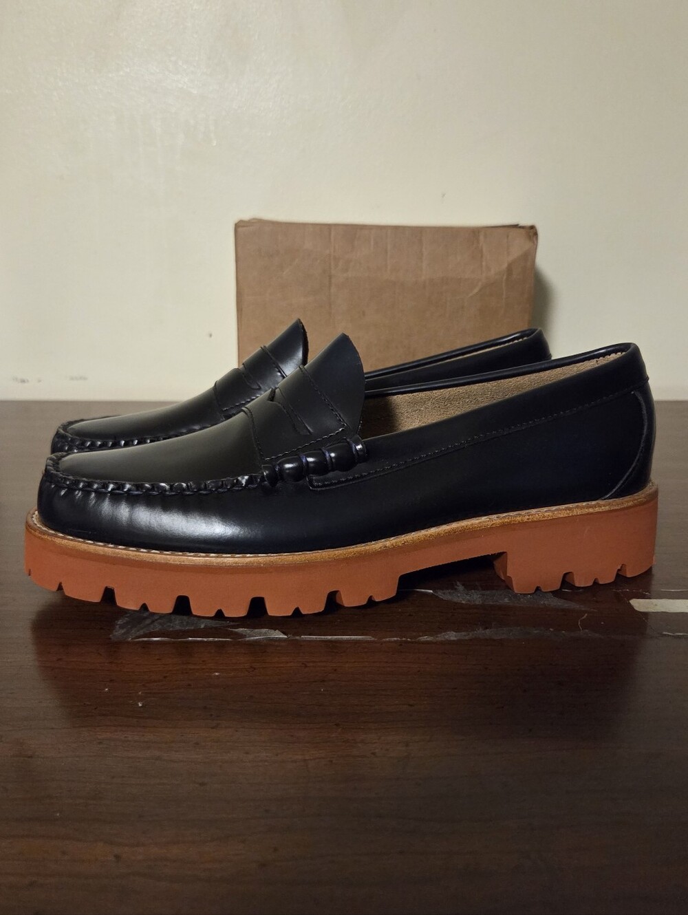 GH Bass Weejuns Larson Super Lug Extralight Loafer Navy Blue Mens 8D Worn Once